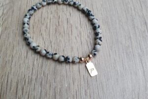 armbandje met gouden plaatje