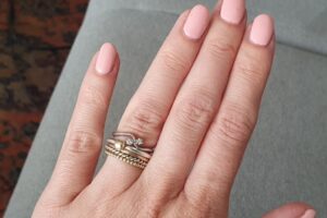 zilveren ring met gouden bolletje
