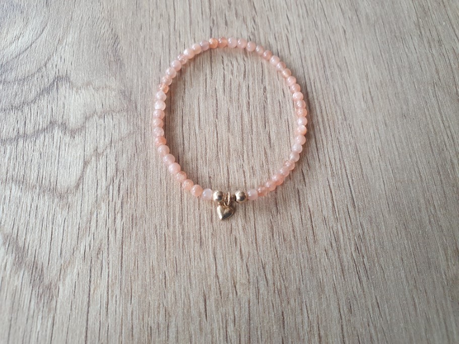 Goudenarmbandje met maanstenen