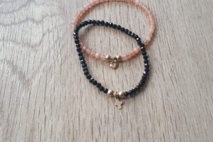 armband van spinel kralen met gold filled kralen en kruisje